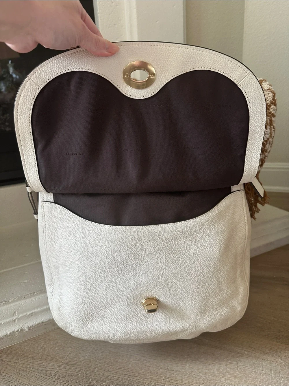 Coach Cream Turnlock Pebbled Leather Shoulder Hobo Bag with Gold Hardware + Tag